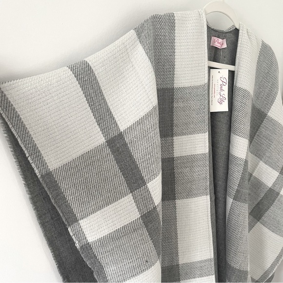 NEW WITH TAGS Pink lily grey plaid poncho - Picture 5 of 10